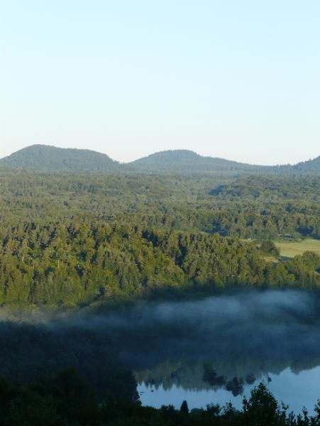 vue sur le lac de Lacassière depuis le sommet de la Serre