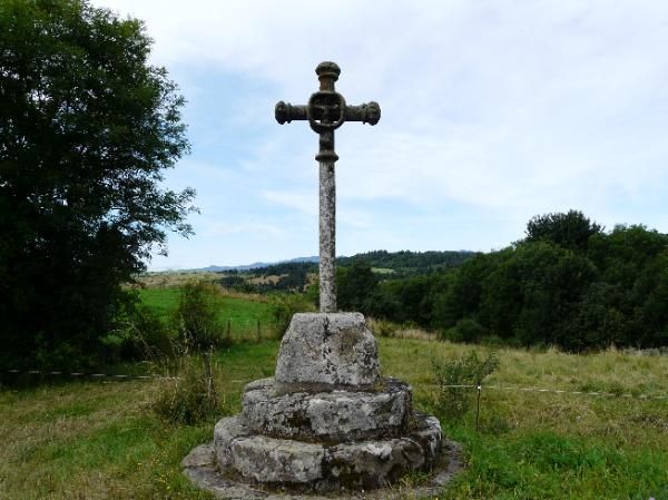 une croix vers Fohet (côté Monne)