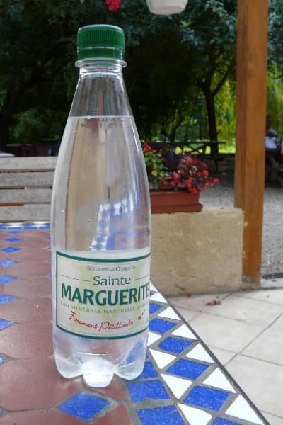 où de l'eau glacée et pétillante nous attend !