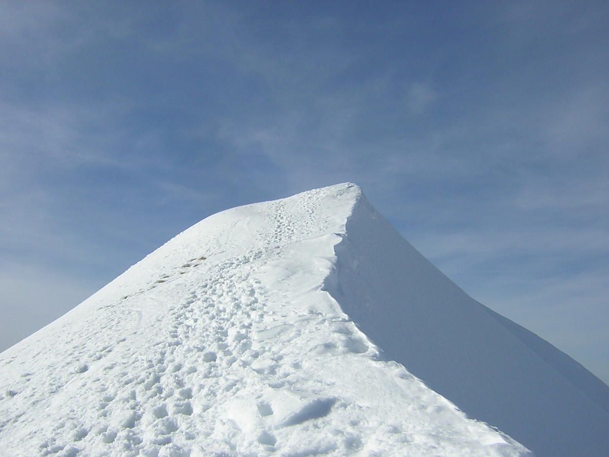 Le sommet du Puy Redon, il faut monter skis sur l'épaule !
