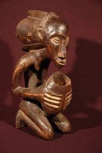 statuette porteuse coupe luba statuettes africaines apordafriqueantiquite afrique