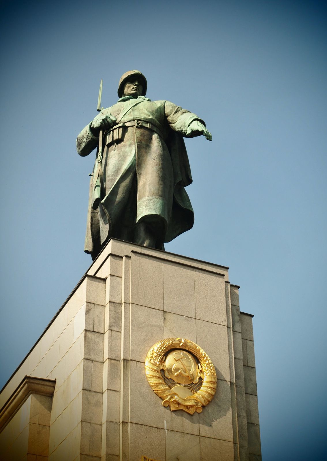 statue-soldat-sovietique-Berlin-stenope.JPG