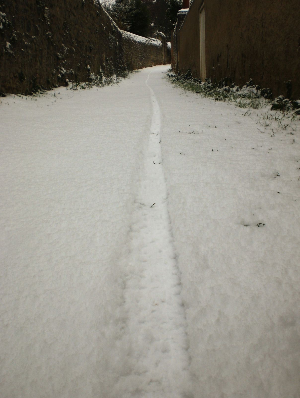 Traces-roues-de-velos-dans-neige.JPG