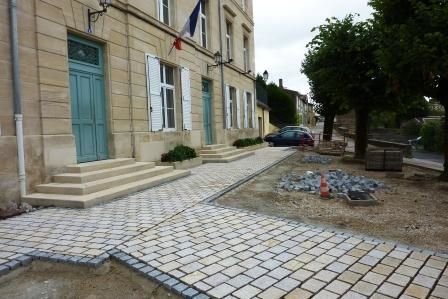 Place-mairie-Tr-mont1.jpg