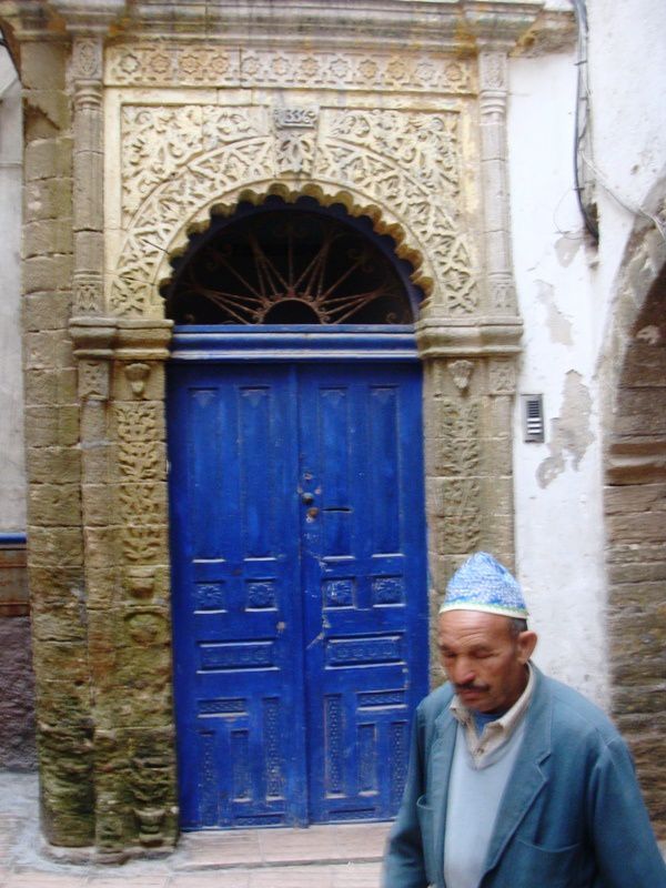 Dans la médina d'Essaouira, au fil des promenades dans les rues et ruelles quelques portes... et il y en a encore et encore