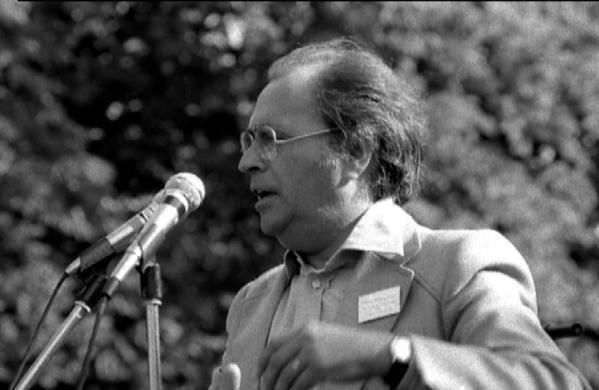 Pierre Bérégovoy en 1978 à une fête de la rose à Gaillon dans l'Eure.