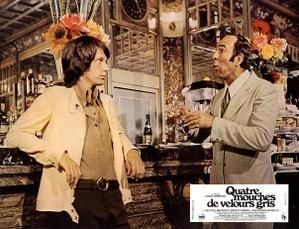 Quattro-mosche-di-velluto-grigio-45.jpg
