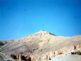Egypt_King-s_valley-cime-surplombant-la-vallee.jpg