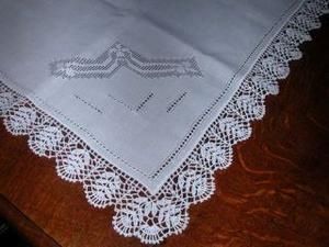 petite-nappe-bord--e-de-dentelles.jpg