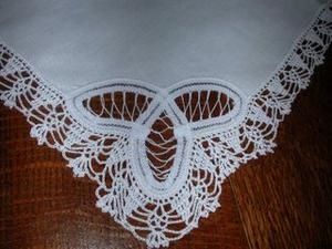 serviette-brod--e-de-dentelles-tres-fines.jpg