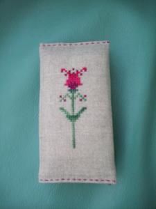 Un étui à mouchoirs Pochette-mouchoirs-pour-Fabienne