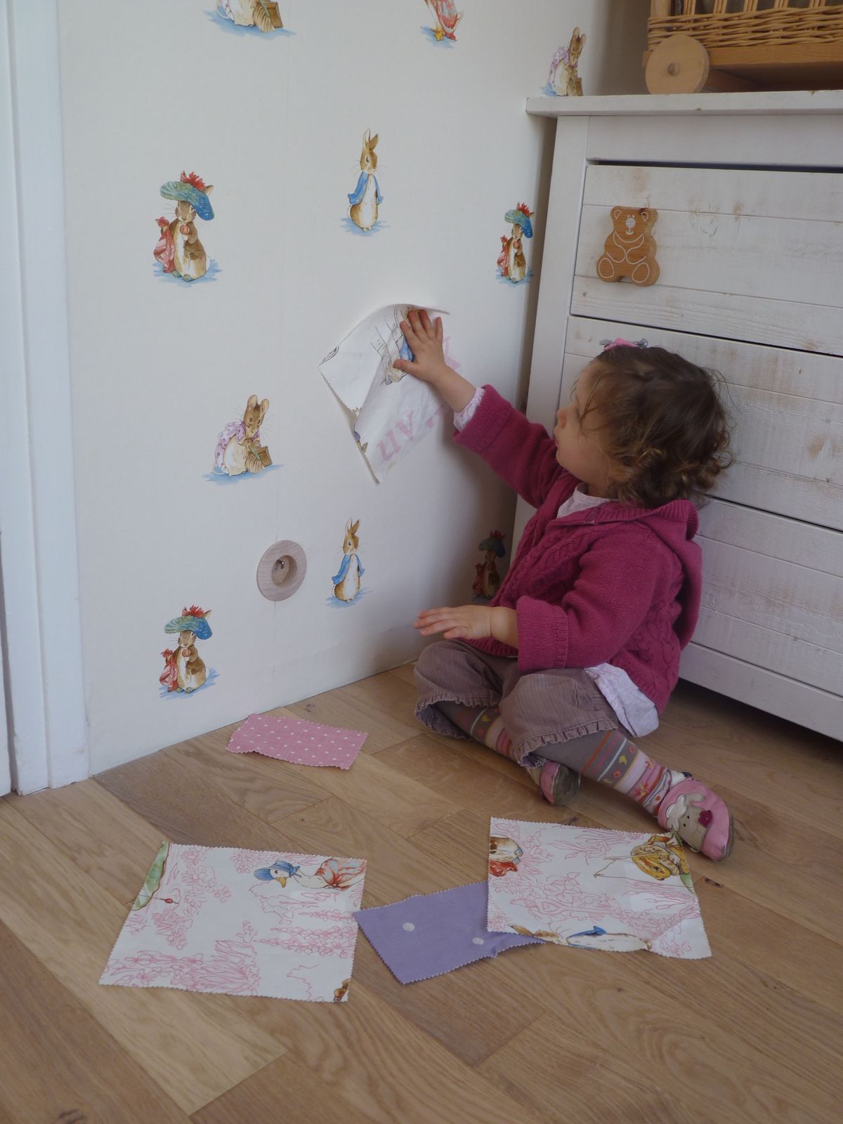 Déco : photos chambre bébé fille papier peint tissu beatrix ...