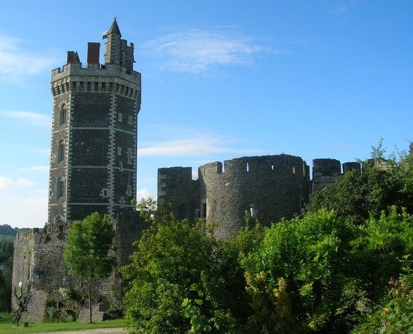 oudon-tour-et-chateau.jpg