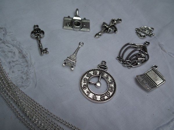 sal-nant-acaht-marie-3-charms-et-chaine-argent.jpg