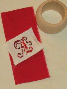 Tuto : Fixer des initiales brodées sur un rond de serviette - Le blog de  Capucine_o