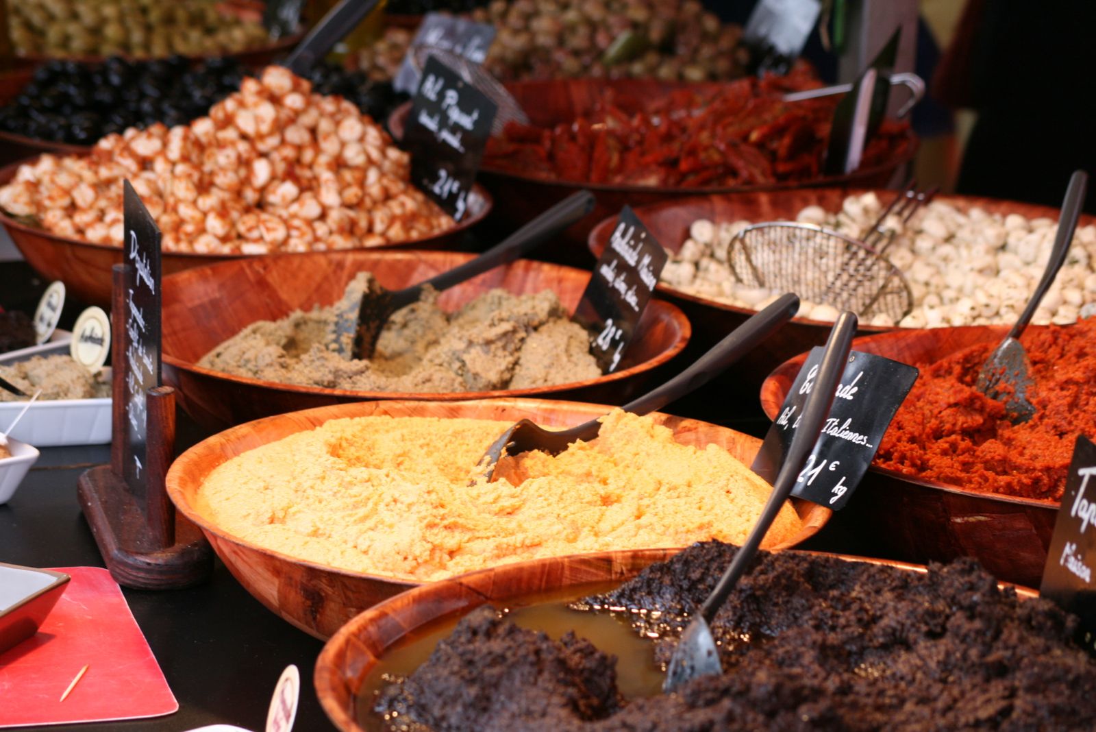 Etales d'olives, marché de Gignac