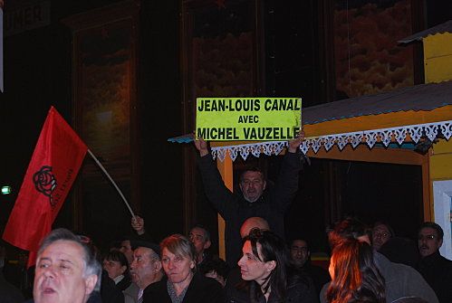 Resister--meeting-Docks-des-Sud-Canal