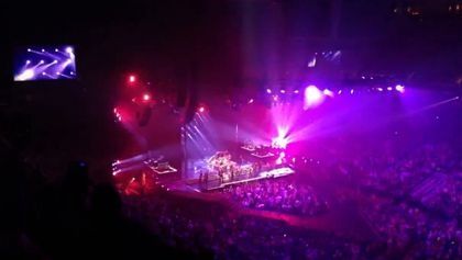Madonna - MDNA Tour: Video - Madonna sings ''Everybody'' at San Jose, USA - October 06, 2012 Madonna - MDNA Tour: Video - Madonna sings ''Everybody'' at San Jose, USA - October 06, 2012
