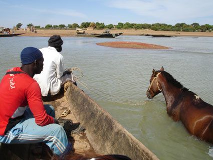 PASSAGE DU BAC A DJENNE