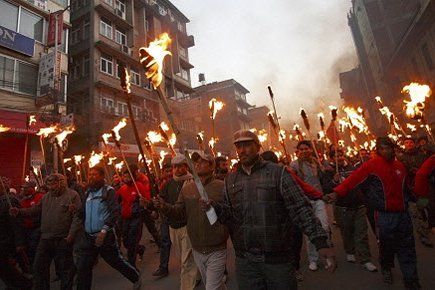 133372-greve-paralyse-nepal-dimanche-soixantaine.jpg