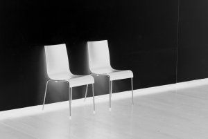 2 chaises au MACVAL