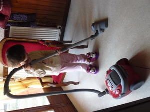 marie-passe-l-aspirateur.jpg