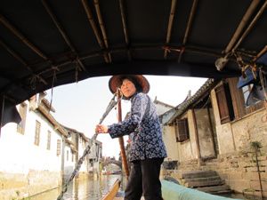 14.femme bateau.jpg