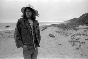 neil_young_sur_la_plage.jpg