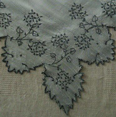 floral-soie-grise-detail.JPG