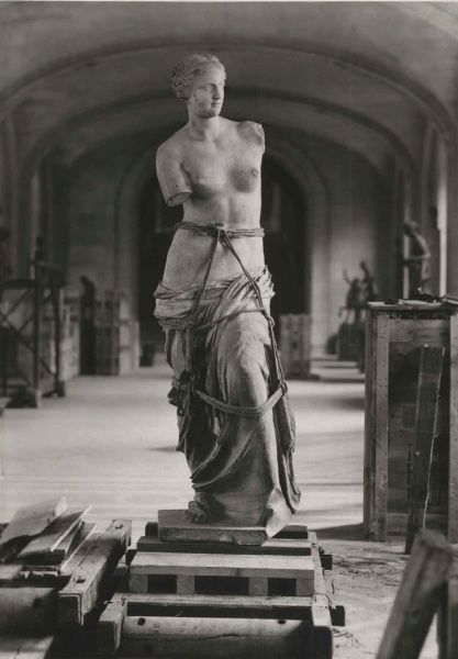 Venus de Milo encordée