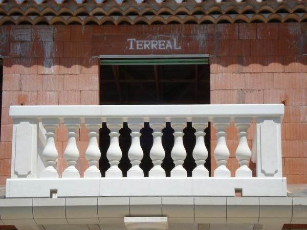 Colonne en pierre pour terrasse