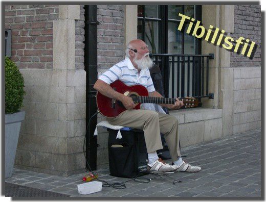 pépé chante le rock!!!!!