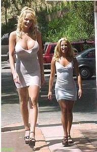 Adriana was studying to be a doctor when she was discovered in 1992. Grande Taille Adriana Karambeu A De Petites Jambes Roulezboulet Le Blog Actus Auto Moto Jeux