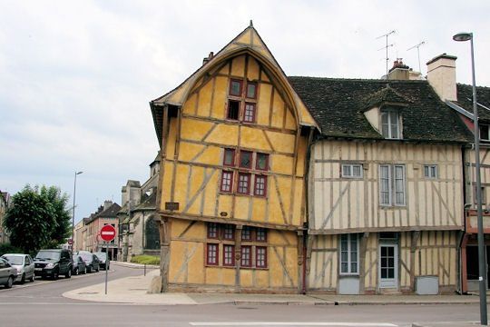 Maison Troyes Moyen Age
