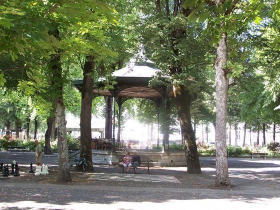 Le parc des quinconces avec ses beaux arbres
