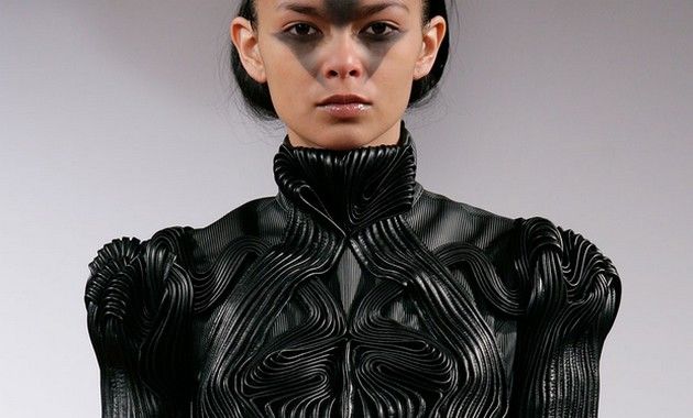 iris-van-herpen-fashion-designer-3-copie-1.jpg