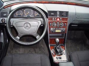 Mercedes c180 essence