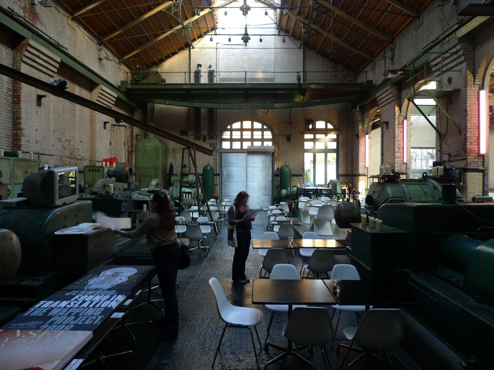 Librairie du wapping project à londres le grenier à livres