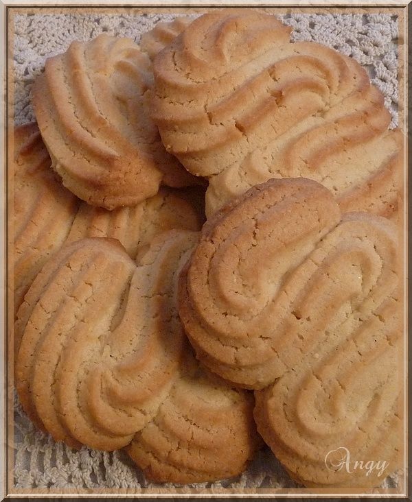 spritz biscuits sablés.. spritz biscuits sablés...