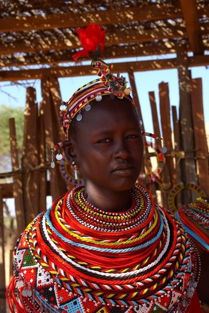 Femme Samburu à la rose Femme Samburu à la rose