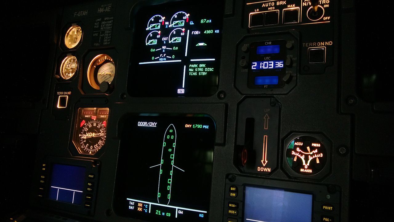 320 cockpit - 016