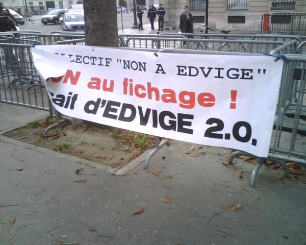 St Edvige, a l'assemblee nationale (Paris, 16 octobre 2008) Collectif NON a EDVIGE