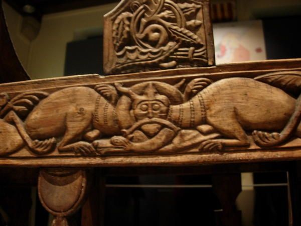 chaise sculptée médiéval chaise sculptée medieval