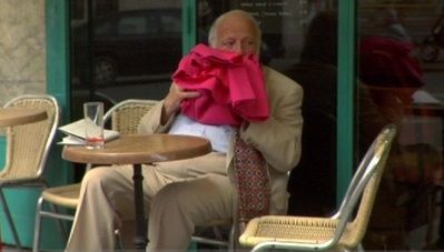 l-histoire-du-manteau-qui-tombe-a-l-eau-de-rose.jpg