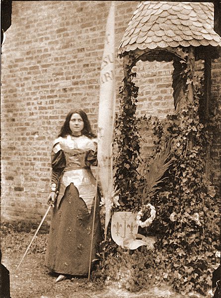 Photo-2-Therese-en-Jeanne-d-Arc-parousie.over-blog.fr.jpg