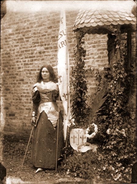 Photo-Therese-en-Jeanne-d-Arc-parousie.over-blog.fr.jpg