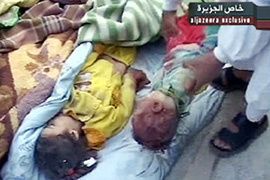 Laith a filmé cette famille tentant de fuir Fallujah - dix minutes plus tard, ils étaient morts. Laith a filmé cette famille tentant de fuir Fallujah - dix minutes plus tard, ils étaient morts.