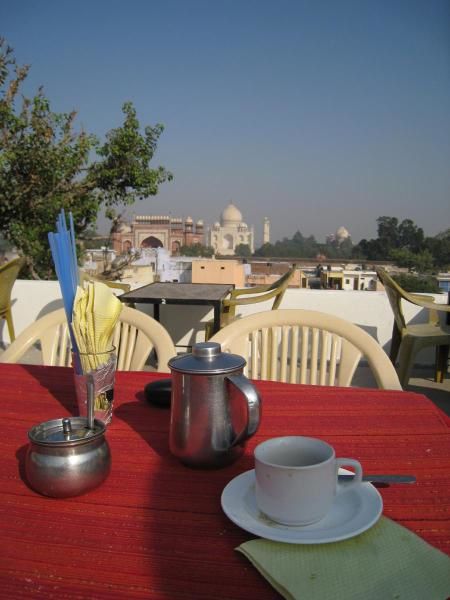 Petit dejeuner sur le toit de notre hotel