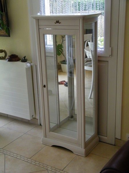 vitrine peint gris clair et patine