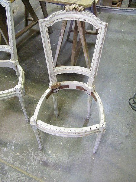 Restauration d'un joli modèle de chaise Louis XVI - Atelier de l'ébéniste C  COGNARD Eure restaurateur fabricant agencement Paris Oise Yvelines meuble  ancien rénovation meuble personnalisé